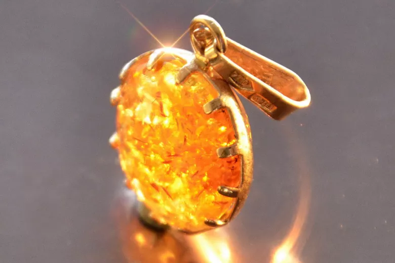 "Classic Amber Pendant with 14K Vintage Rose Gold Accent" vpab001